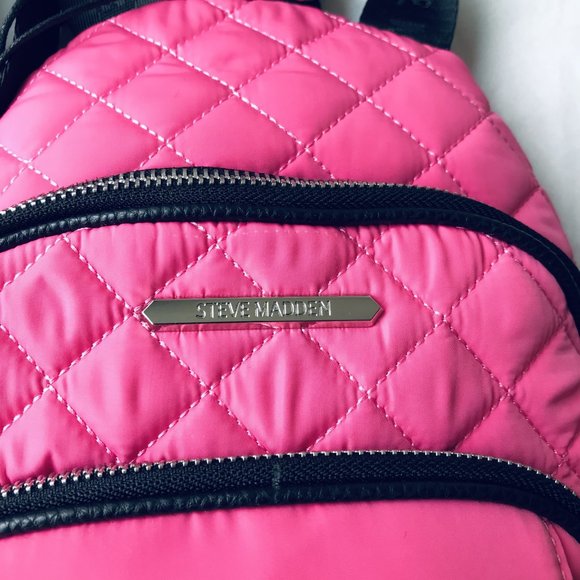 Steve Madden Bright Pink Nylon Quilted Crossbody Bag w 2 Outer Pockets 8.5x 11.5 - Picture 3 of 7